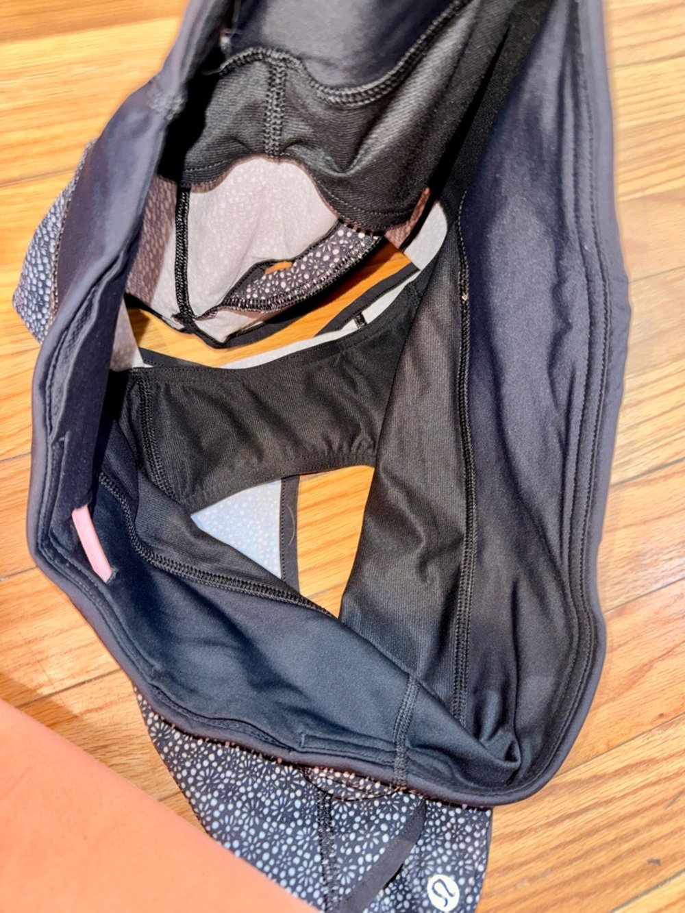 Lululemon Speed Up Short- Daisy Dot 8 - Picture 5 of 7